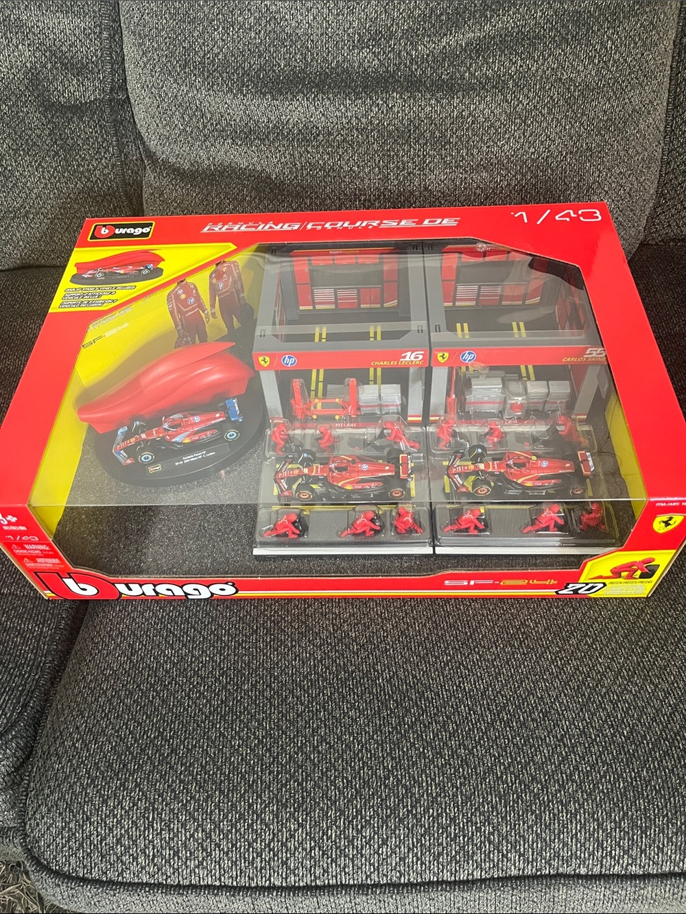 Bburago 1:43 Deluxe Ferrari F1 Racing Paddock Set: 3 Cars, Pit Crew, 20pc New